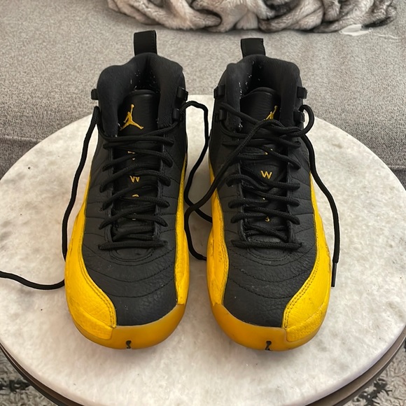 AIR JORDAN 12 RETRO GS 'UNIVERSITY GOLD' size kids